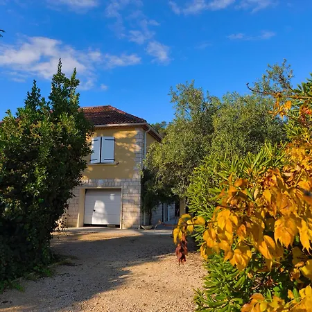 Villa Chantebise, calme et élégance avec piscine privée-2